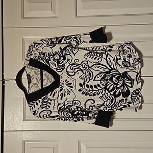 💖 $5 add to bundle item Flutter sleeve v neck black and white top💖